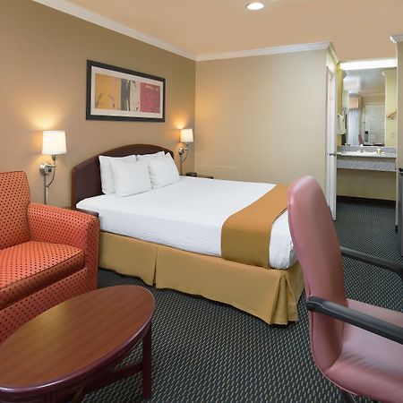 Days Inn By Wyndham Pinole Berkeley Dış mekan fotoğraf