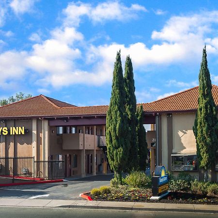 Days Inn By Wyndham Pinole Berkeley Dış mekan fotoğraf