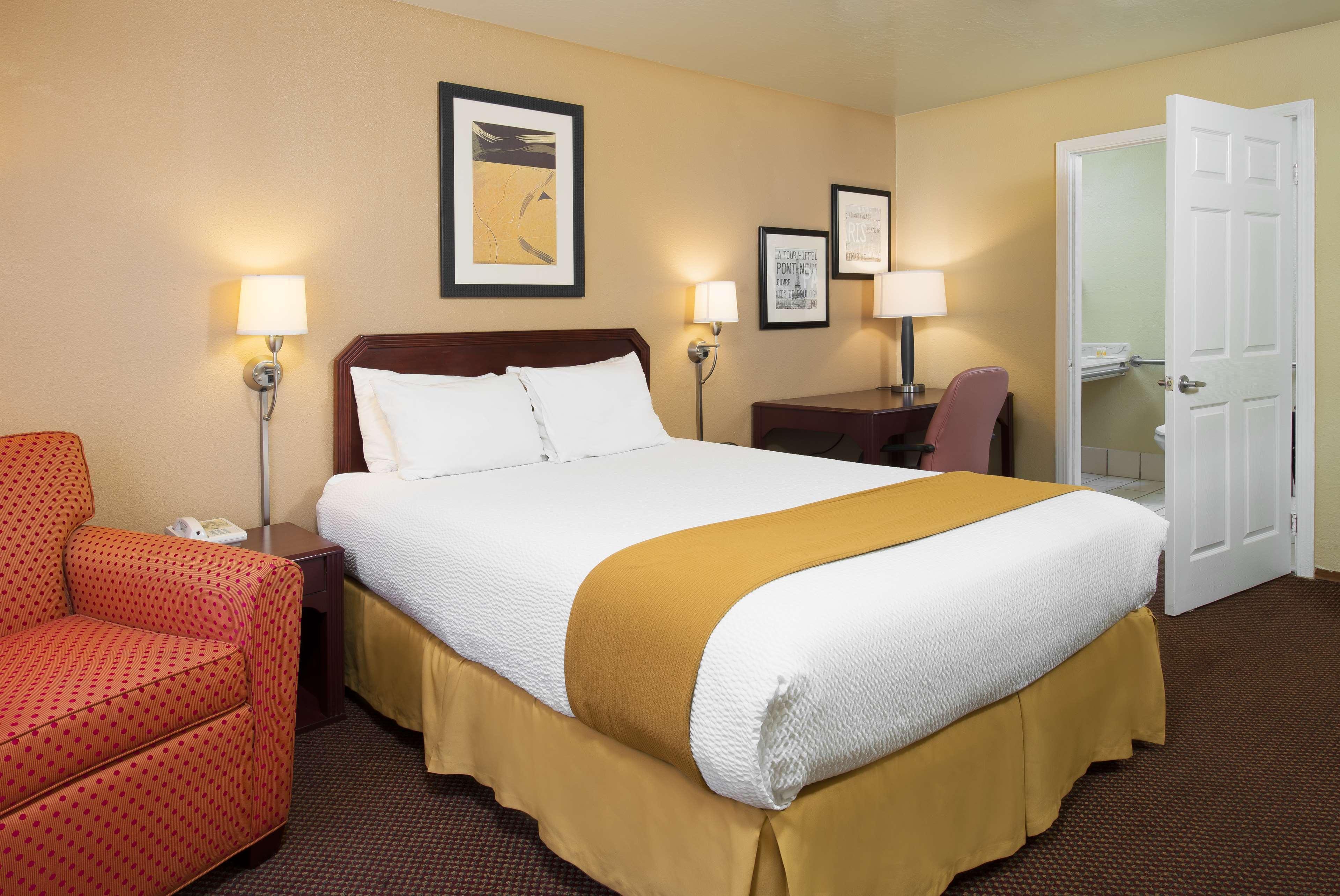 Days Inn By Wyndham Pinole Berkeley Dış mekan fotoğraf