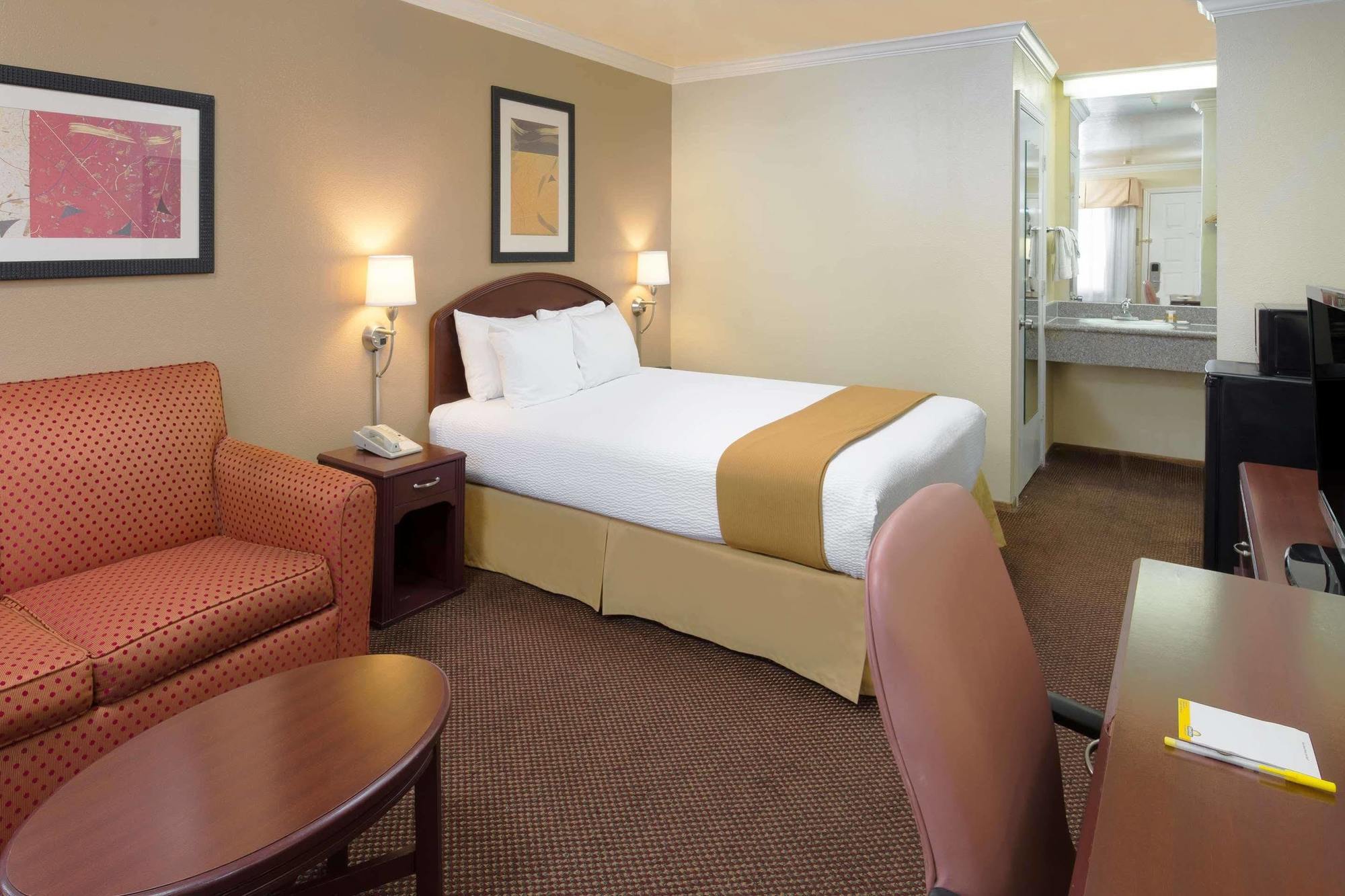 Days Inn By Wyndham Pinole Berkeley Dış mekan fotoğraf